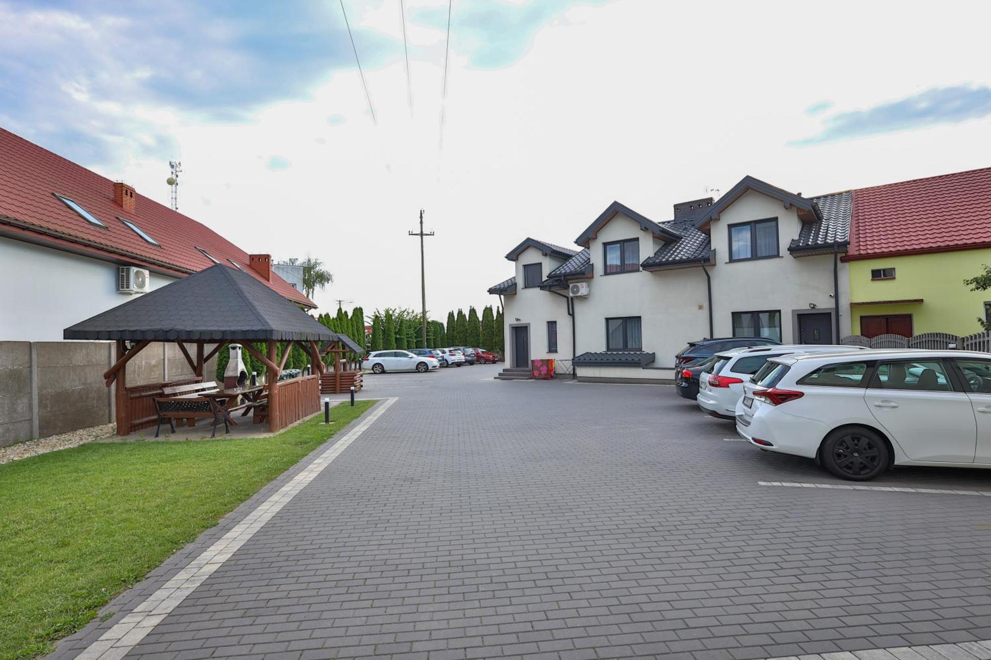 Apart-House Uniejów Exterior foto